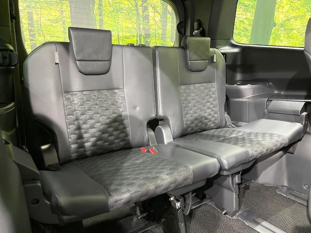 ヴォクシー Ｓ－Ｚ　４ＷＤ　両側電動ドア　バックカメラ　寒冷地仕様　トヨタセーフティセンス　レーダークルーズ　禁煙車　ハーフレザーシート　ドラレコ　コーナーセンサー　スマートキー　ＬＥＤヘッド　ビルトインＥＴＣ（10枚目）