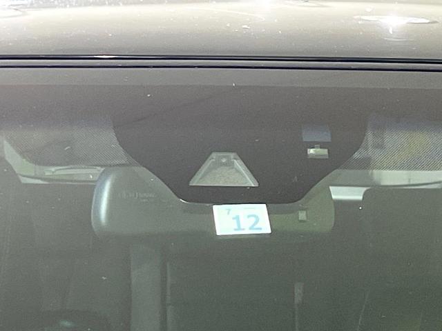 ハリアー プレミアム　アドバンスドパッケージ　４ＷＤ　全周囲カメラ　ＪＢＬサウンド　寒冷地仕様　プリクラッシュセーフティ　レーダークルーズ　禁煙車　電動リアゲート　ハーフレザーシート　パワーシート　コーナーセンサー　スマートキー　ＬＥＤヘッド（3枚目）