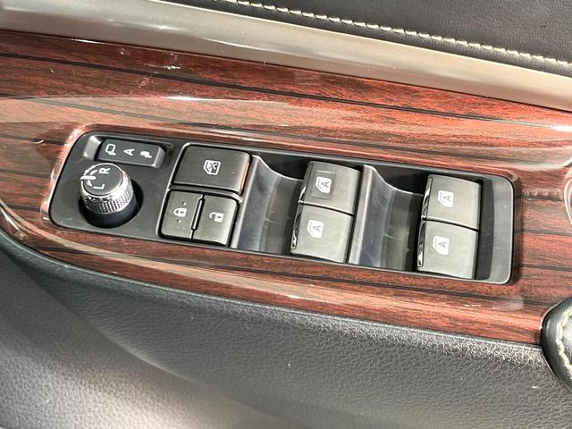 ハリアー プレミアム　アドバンスドパッケージ　４ＷＤ　全周囲カメラ　ＪＢＬサウンド　寒冷地仕様　プリクラッシュセーフティ　レーダークルーズ　禁煙車　電動リアゲート　ハーフレザーシート　パワーシート　コーナーセンサー　スマートキー　ＬＥＤヘッド（31枚目）