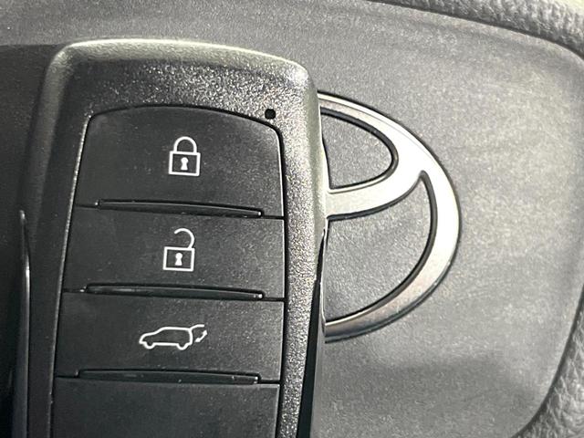 プリウス Ｚ　４ＷＤ　禁煙車　１２。３インチディスプレイオーディオ　全周囲カメラ　寒冷地仕様　プリクラッシュセーフティ　レーダークルーズ　半革シート　前席シートエアコン　パワーシート　コーナーセンサー　スマートキー（31枚目）