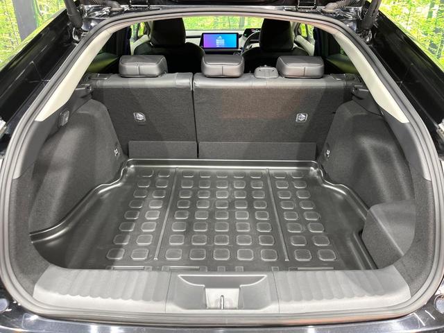 プリウス Ｚ　４ＷＤ　禁煙車　１２。３インチディスプレイオーディオ　全周囲カメラ　寒冷地仕様　プリクラッシュセーフティ　レーダークルーズ　半革シート　前席シートエアコン　パワーシート　コーナーセンサー　スマートキー（43枚目）