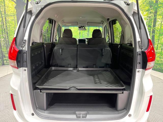 普段のお買い物や通勤、送迎等に十分な荷室スペースを確保しております。セカンドシートを倒すと、大きな荷物の積載も可能です♪