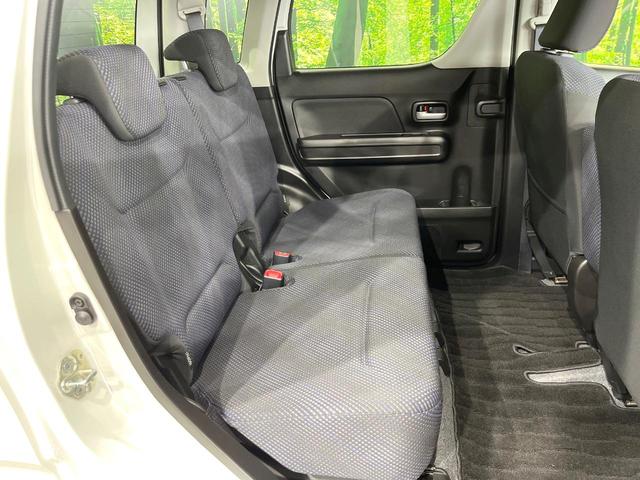 後部座席も気になるようなキズ・汚れやへたり等、大きなダメージはなく、良好な状態です。