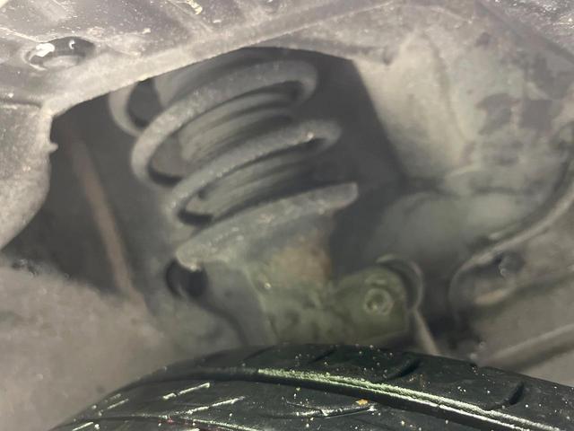 お車を安心してお乗りいただく為には、足回りの定期点検が欠かせません。サービスサポート（有償保証）では無料点検もご提供しており、安心のカーライフをお過ごしいただけるサポート体制が整っています。