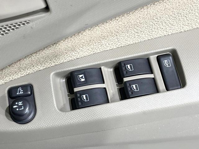 ムーヴ Ｘ　４ＷＤ　禁煙車　スマートキー　純正１４インチアルミ　オートライト　オートエアコン　ＣＤ　アイドリングストップ（7枚目）