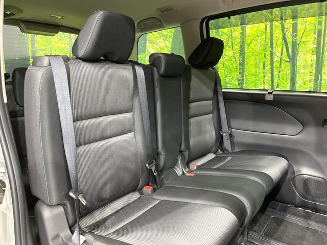 セレナ ハイウェイスターＶ　４ＷＤ　プロパイロット　両側電動ドア　純正９インチナビ　後席モニター　全周囲カメラ　インテリジェントエマージェンシーブレーキ　レーダークルーズ　禁煙車　ドラレコ　コーナーセンサー　スマートキー　ＬＥＤ（9枚目）