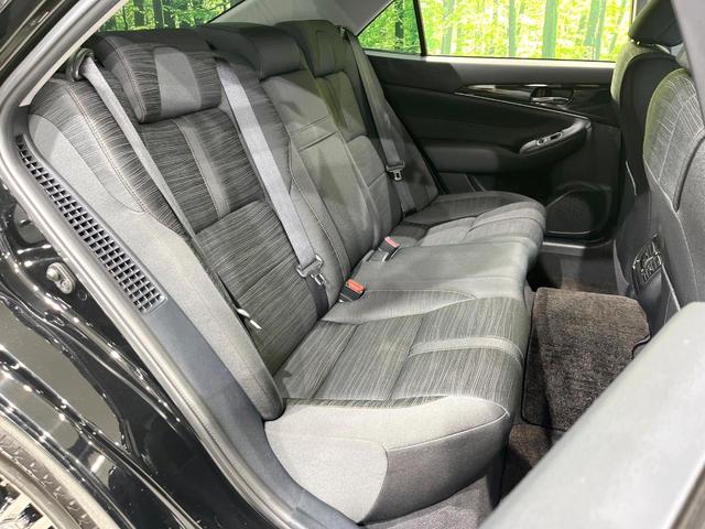 クラウンハイブリッド アスリートＳ　Ｆｏｕｒ　４ＷＤ　禁煙車　純正８インチナビ　バックカメラ　電動リアゲート　スマートキー　ＨＩＤヘッド　ビルトインＥＴＣ　クルコン　オートハイビーム　オートライト　デュアルエアコン　Ｂｌｕｅｔｏｏｔｈ　ＣＤ（9枚目）