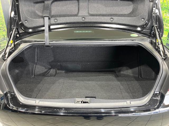 クラウンハイブリッド アスリートＳ　Ｆｏｕｒ　４ＷＤ　禁煙車　純正８インチナビ　バックカメラ　電動リアゲート　スマートキー　ＨＩＤヘッド　ビルトインＥＴＣ　クルコン　オートハイビーム　オートライト　デュアルエアコン　Ｂｌｕｅｔｏｏｔｈ　ＣＤ（10枚目）