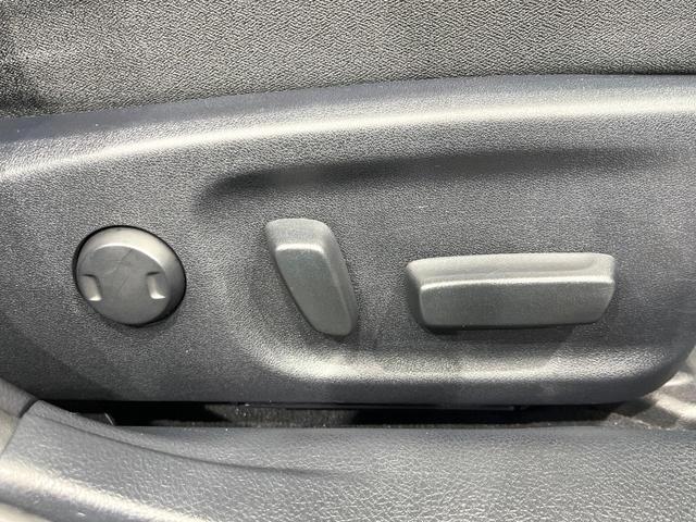 クラウンハイブリッド アスリートＳ　Ｆｏｕｒ　４ＷＤ　禁煙車　純正８インチナビ　バックカメラ　電動リアゲート　スマートキー　ＨＩＤヘッド　ビルトインＥＴＣ　クルコン　オートハイビーム　オートライト　デュアルエアコン　Ｂｌｕｅｔｏｏｔｈ　ＣＤ（36枚目）