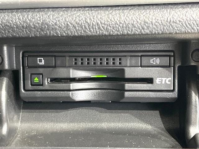 クラウンハイブリッド アスリートＳ　Ｆｏｕｒ　４ＷＤ　禁煙車　純正８インチナビ　バックカメラ　電動リアゲート　スマートキー　ＨＩＤヘッド　ビルトインＥＴＣ　クルコン　オートハイビーム　オートライト　デュアルエアコン　Ｂｌｕｅｔｏｏｔｈ　ＣＤ（38枚目）