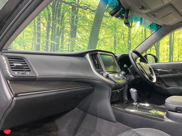 クラウンハイブリッド アスリートＳ　Ｆｏｕｒ　４ＷＤ　禁煙車　純正８インチナビ　バックカメラ　電動リアゲート　スマートキー　ＨＩＤヘッド　ビルトインＥＴＣ　クルコン　オートハイビーム　オートライト　デュアルエアコン　Ｂｌｕｅｔｏｏｔｈ　ＣＤ（42枚目）