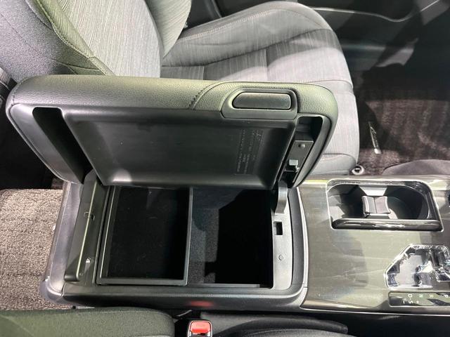 クラウンハイブリッド アスリートＳ　Ｆｏｕｒ　４ＷＤ　禁煙車　純正８インチナビ　バックカメラ　電動リアゲート　スマートキー　ＨＩＤヘッド　ビルトインＥＴＣ　クルコン　オートハイビーム　オートライト　デュアルエアコン　Ｂｌｕｅｔｏｏｔｈ　ＣＤ（50枚目）