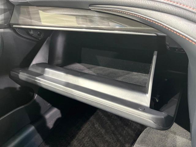 クラウンハイブリッド アスリートＳ　Ｆｏｕｒ　４ＷＤ　禁煙車　純正８インチナビ　バックカメラ　電動リアゲート　スマートキー　ＨＩＤヘッド　ビルトインＥＴＣ　クルコン　オートハイビーム　オートライト　デュアルエアコン　Ｂｌｕｅｔｏｏｔｈ　ＣＤ（51枚目）