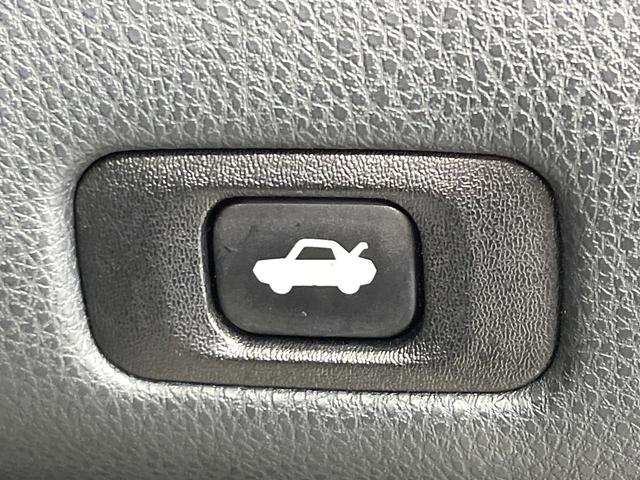 クラウンハイブリッド アスリートＳ　Ｆｏｕｒ　４ＷＤ　禁煙車　純正８インチナビ　バックカメラ　電動リアゲート　スマートキー　ＨＩＤヘッド　ビルトインＥＴＣ　クルコン　オートハイビーム　オートライト　デュアルエアコン　Ｂｌｕｅｔｏｏｔｈ　ＣＤ（54枚目）