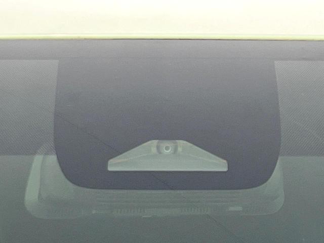 ノア ハイブリッドS-Z 4WD 両側電動ドア 後席モニター バックカメラ 寒冷地仕様 トヨタセーフティセンス レーダークルーズ 禁煙車 電動リアゲート ハーフレザーシート ドラレコ コーナーセンサー スマートキー(3枚目)