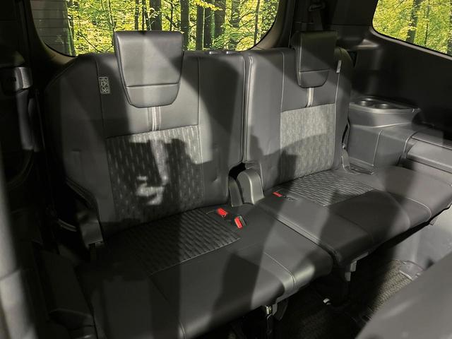 ノア ハイブリッドS-Z 4WD 両側電動ドア 後席モニター バックカメラ 寒冷地仕様 トヨタセーフティセンス レーダークルーズ 禁煙車 電動リアゲート ハーフレザーシート ドラレコ コーナーセンサー スマートキー(10枚目)