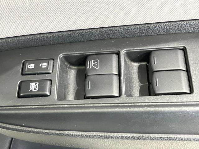 ノート e-パワー B FOUR 4WD 禁煙車 アラウンドビューモニター エマージェンシーブレーキ インテリジェントルームミラー コーナーセンサー インテリジェントキー オーディオ オートエアコン ETC ペダル踏み間違い防止(30枚目)