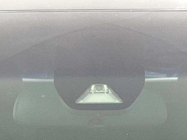 オデッセイ アブソルート・Ｘホンダセンシング　４ＷＤ　両側電動ドア　バックカメラ　ホンダセンシング　レーダークルーズ　禁煙車　ハーフレザーシート　パワーシート　スマートキー　ＬＥＤヘッド　ビルトインＥＴＣ　純正１７インチアルミ　車線逸脱警報（3枚目）