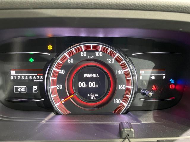 オデッセイ アブソルート・Ｘホンダセンシング　４ＷＤ　両側電動ドア　バックカメラ　ホンダセンシング　レーダークルーズ　禁煙車　ハーフレザーシート　パワーシート　スマートキー　ＬＥＤヘッド　ビルトインＥＴＣ　純正１７インチアルミ　車線逸脱警報（25枚目）