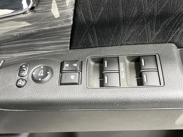 オデッセイ アブソルート・Ｘホンダセンシング　４ＷＤ　両側電動ドア　バックカメラ　ホンダセンシング　レーダークルーズ　禁煙車　ハーフレザーシート　パワーシート　スマートキー　ＬＥＤヘッド　ビルトインＥＴＣ　純正１７インチアルミ　車線逸脱警報（30枚目）