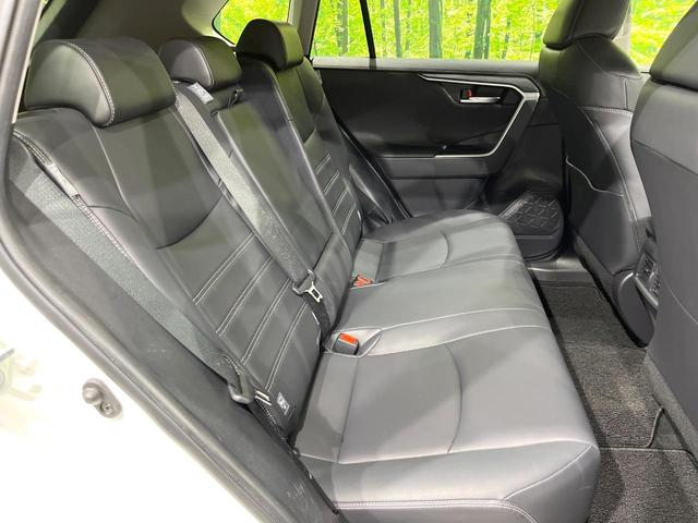 RAV4 G Zパッケージ 4WD 純正SDナビ バックカメラ 寒冷地仕様 トヨタセーフティセンス レーダークルーズ 電動リアゲート レザー調シート パワーシート ドラレコ コーナーセンサー スマートキー LEDヘッド(9枚目)