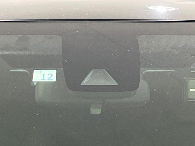 プリウス Sツーリングセレクション 4WD 純正SDナビ 全周囲カメラ プリクラッシュセーフティ レーダークルーズ 合皮シート ドラレコ コーナーセンサー スマートキー LEDヘッド ETC2.0 純正17インチアルミ オートハイビーム(3枚目)