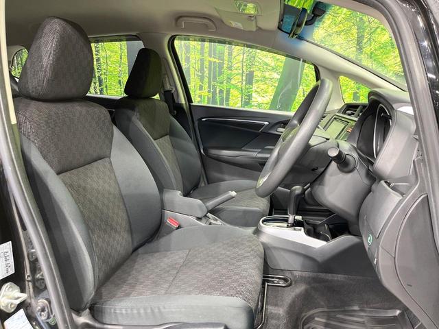 フィット １３Ｇ・Ｌパッケージ　４ＷＤ　禁煙車　寒冷地仕様　Ｂｌｕｅｔｏｏｔｈ　フルセグ　ＨＩＤヘッドライト　オートライト　アイドリングストップ　横滑り防止装置　オートエアコン　ＣＤ／ＤＶＤ再生　電動格納ミラー　チップアップシート（8枚目）