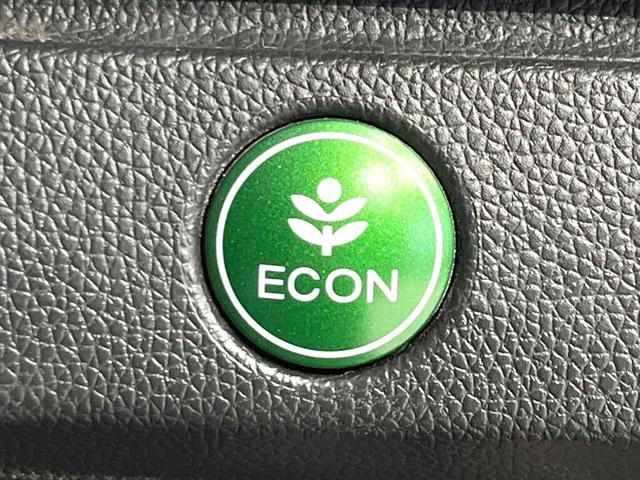 フィット １３Ｇ・Ｌパッケージ　４ＷＤ　禁煙車　寒冷地仕様　Ｂｌｕｅｔｏｏｔｈ　フルセグ　ＨＩＤヘッドライト　オートライト　アイドリングストップ　横滑り防止装置　オートエアコン　ＣＤ／ＤＶＤ再生　電動格納ミラー　チップアップシート（32枚目）