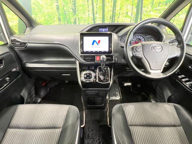 ヴォクシー ＺＳ　煌　４ＷＤ　両側電動ドア　純正ＳＤナビ　後席モニター　バックカメラ　寒冷地仕様　セーフティセンス　禁煙車　ドラレコ　コーナーセンサー　スマートキー　ＬＥＤヘッド　ビルトインＥＴＣ　クルコン　ダブルエアコン（2枚目）