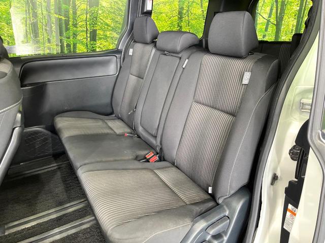 ヴォクシー ＺＳ　煌　４ＷＤ　両側電動ドア　純正ＳＤナビ　後席モニター　バックカメラ　寒冷地仕様　セーフティセンス　禁煙車　ドラレコ　コーナーセンサー　スマートキー　ＬＥＤヘッド　ビルトインＥＴＣ　クルコン　ダブルエアコン（45枚目）