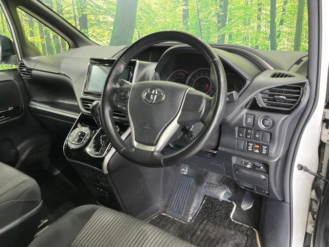 ヴォクシー ＺＳ　煌　４ＷＤ　両側電動ドア　純正ＳＤナビ　後席モニター　バックカメラ　寒冷地仕様　セーフティセンス　禁煙車　ドラレコ　コーナーセンサー　スマートキー　ＬＥＤヘッド　ビルトインＥＴＣ　クルコン　ダブルエアコン（49枚目）