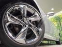 【18インチアルミホイール】外観にマッチした純正アルミホイールを装着しております。各種社外アルミホイールや、スタッドレスタイヤも取扱いしております。是非ご相談ください♪