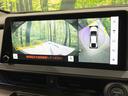 プリウス Ｚ　４ＷＤ　禁煙車　１２。３インチディスプレイオーディオ　全周囲カメラ　寒冷地仕様　プリクラッシュセーフティ　レーダークルーズ　半革シート　前席シートエアコン　パワーシート　コーナーセンサー　スマートキー（5枚目）