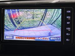 【バックカメラ】駐車時に後方がリアルタイム映像で確認できます。大型商業施設や立体駐車場での駐車時や、夜間のバック時に大活躍！運転スキルに関わらず、今や必須となった装備のひとつです！ 6