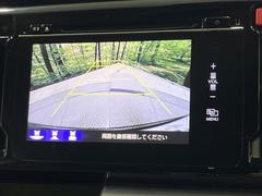 【バックカメラ】駐車時に後方がリアルタイム映像で確認できます。大型商業施設や立体駐車場での駐車時や、夜間のバック時に大活躍！運転スキルに関わらず、今や必須となった装備のひとつです！ 5