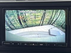 【バックカメラ】駐車時に後方がリアルタイム映像で確認できます。大型商業施設や立体駐車場での駐車時や、夜間のバック時に大活躍！運転スキルに関わらず、今や必須となった装備のひとつです！ 6