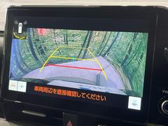 【バックカメラ】駐車時に後方がリアルタイム映像で確認できます。大型商業施設や立体駐車場での駐車時や、夜間のバック時に大活躍！運転スキルに関わらず、今や必須となった装備のひとつです！ 6