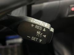 【レーダークルーズコントロール】高速道路での長距離走行が楽に！！自動で速度を保つクルーズコントロールが、衝突軽減システムと連携し、前方の車両を感知して車間を保つように速度調節してくれます！！ 6