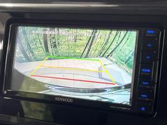 【バックカメラ】駐車時に後方がリアルタイム映像で確認できます。大型商業施設や立体駐車場での駐車時や、夜間のバック時に大活躍！運転スキルに関わらず、今や必須となった装備のひとつです！ 3