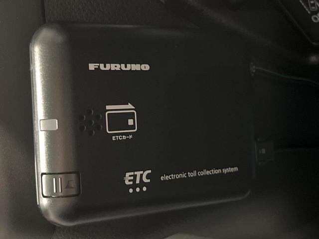 ハイブリッドＧ　４ＷＤ　セーフティサポート　純正ナビ　ＥＴＣ　Ｂｌｕｅｔｏｏｔｈ　フルセグ　スマートキー　シートヒーター　クリアランスソナー　オートマチックハイビーム　車線逸脱警報　誤発進抑制機能　先行車発進お知らせ(5枚目)