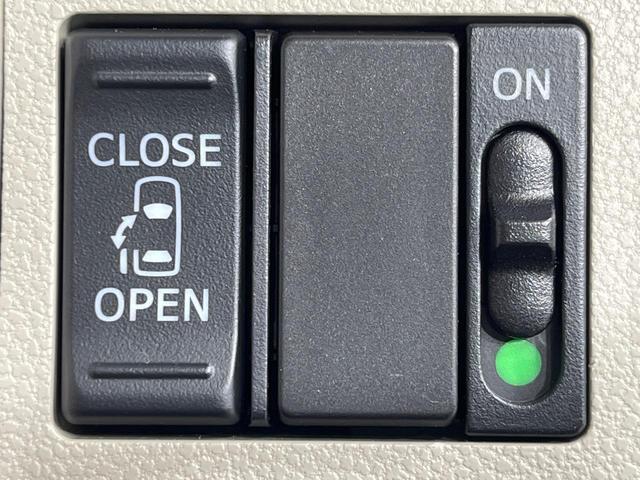 タント X ホワイトアクセントSAIII 4WD 電動スライドドア スマートアシスト3 禁煙車 ツートーンカラー シートヒーター スマートキー ビルトインETC オートハイビーム オートライト オートエアコン CD再生 横滑り防止装置(3枚目)