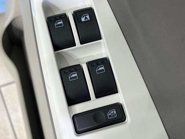 タント X ホワイトアクセントSAIII 4WD 電動スライドドア スマートアシスト3 禁煙車 ツートーンカラー シートヒーター スマートキー ビルトインETC オートハイビーム オートライト オートエアコン CD再生 横滑り防止装置(54枚目)