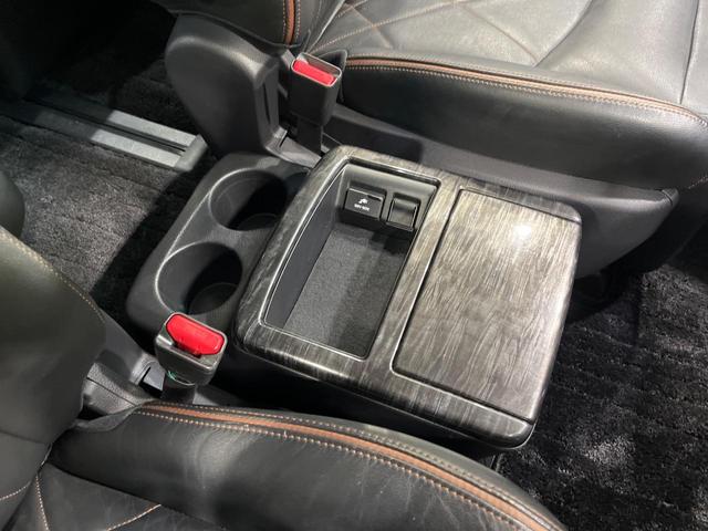 エルグランド ２５０ハイウェイスタープレミアム　４ＷＤ　両側電動ドア　メーカー純正ＨＤＤナビ　後席モニター　全周囲カメラ　禁煙車　黒革シート　シートヒーター　パワーシート　スマートキー　ＬＥＤヘッド　ＥＴＣ　クルコン　オートライト　オートエアコン（66枚目）