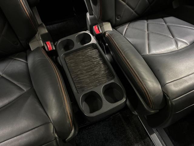 エルグランド ２５０ハイウェイスタープレミアム　４ＷＤ　両側電動ドア　メーカー純正ＨＤＤナビ　後席モニター　全周囲カメラ　禁煙車　黒革シート　シートヒーター　パワーシート　スマートキー　ＬＥＤヘッド　ＥＴＣ　クルコン　オートライト　オートエアコン（70枚目）