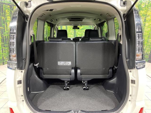 ヴォクシー ZS 煌II 4WD モデリスタエアロ 両側電動ドア 純正9型ナビ 後席モニター バックカメラ 寒冷地仕様 セーフティセンス 禁煙車 スマートキー LEDヘッド ビルトインETC オートハイビーム(12枚目)