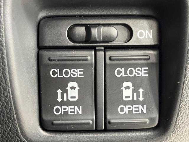 N-BOXカスタム G・Lパッケージ 4WD SDナビ バックカメラ シティブレーキアクティブシステム 禁煙車 前席シートエアコン スマートキー HIDヘッド オートライト オートエアコン Bluetooth フルセグ HIDフォグ(3枚目)