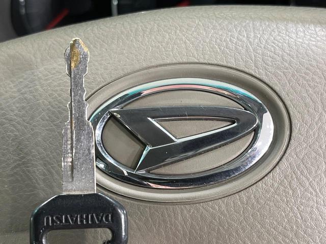 アトレーワゴン カスタムターボＲＳリミテッド　４ＷＤ　電動スライドドア　純正ＳＤナビ　禁煙車　ＨＩＤヘッド　ＥＴＣ　オートエアコン　純正１３インチアルミ　Ｂｌｕｅｔｏｏｔｈ再生　地デジ　ＣＤ　地デジ　ＨＩＤフォグ（7枚目）