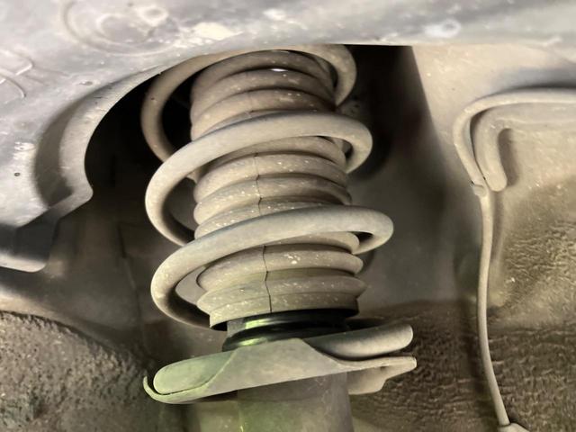 タフト Gターボ ダーククロムベンチャー 4WD ガラスルーフ SDナビ バックカメラ スマートアシスト レーダークルーズ 禁煙車 シートヒーター ドラレコ コーナーセンサー レーンキープ スマートキー LEDヘッド オートハイビーム(21枚目)