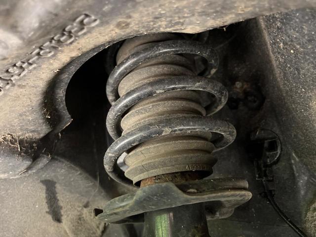 ステラ Ｌ　４ＷＤ　禁煙車　寒冷地仕様　シートヒーター　１４インチアルミホイール　ＣＤ再生　横滑り防止装置　電動格納ミラー　盗難防止装置　プライバシーガラス　ドアバイザー　シートアンダーボックス　バニティミラー（20枚目）