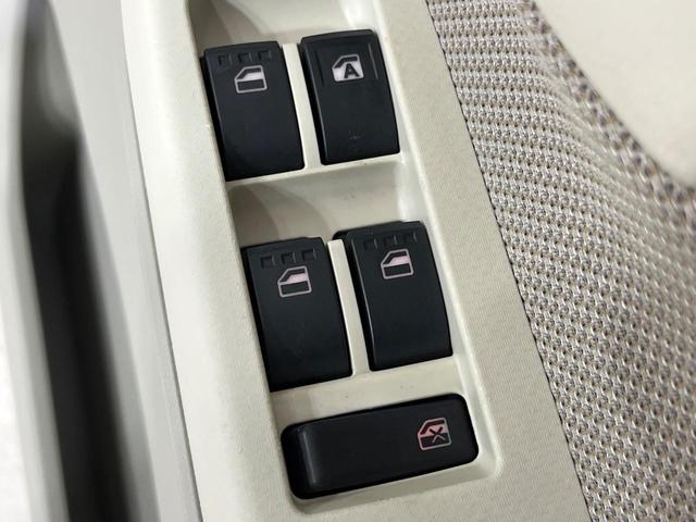 ステラ Ｌ　４ＷＤ　禁煙車　寒冷地仕様　シートヒーター　１４インチアルミホイール　ＣＤ再生　横滑り防止装置　電動格納ミラー　盗難防止装置　プライバシーガラス　ドアバイザー　シートアンダーボックス　バニティミラー（48枚目）